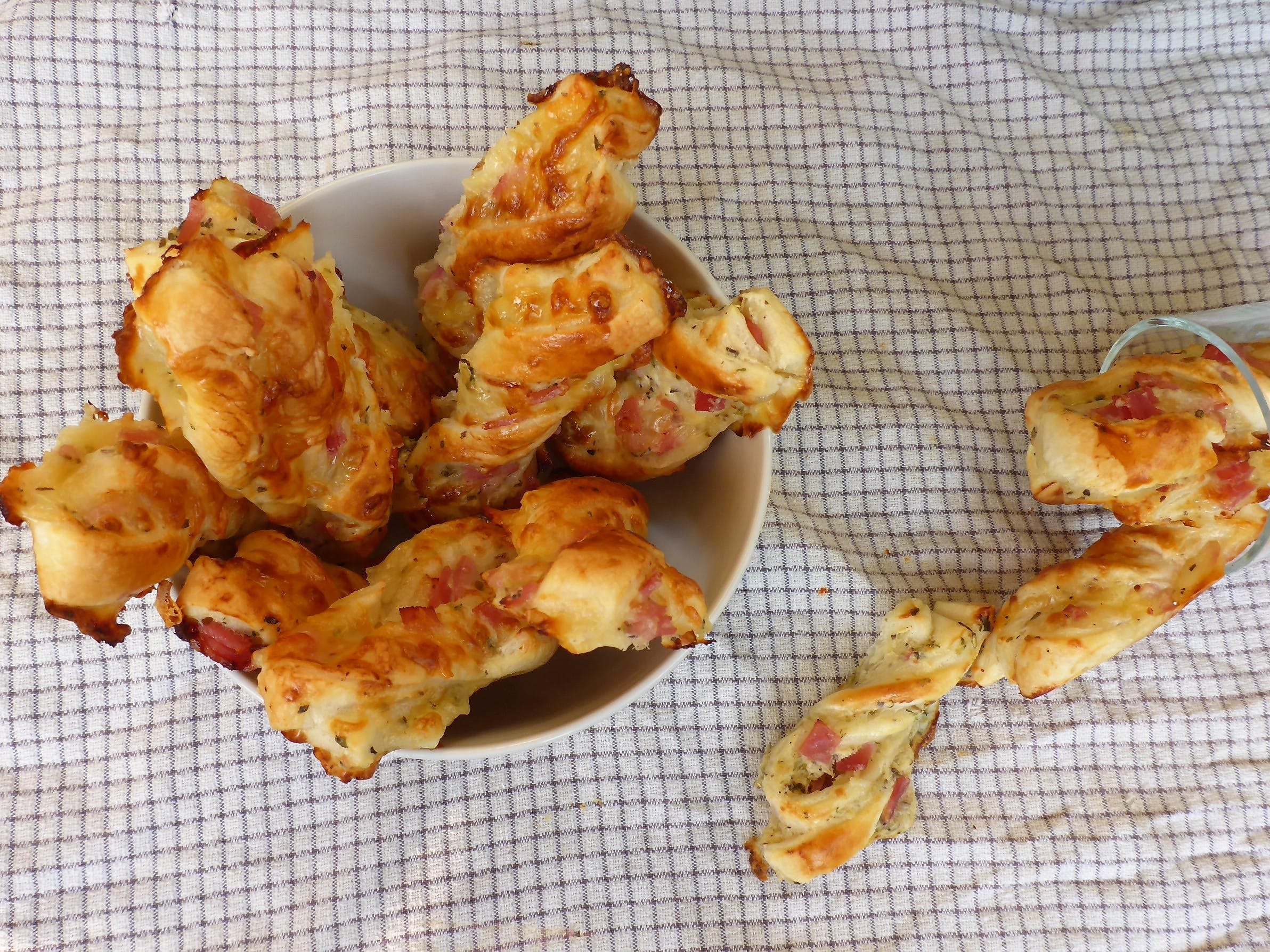 Easy Ham & Cheese Pastry Sticks Ester kocht