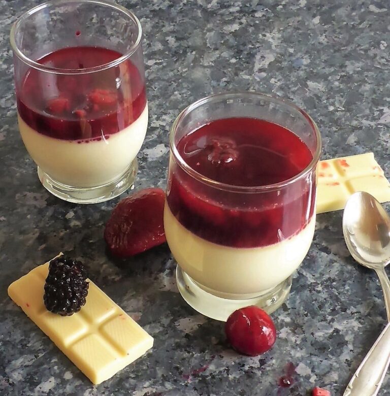 Panna cotta with berry sauce