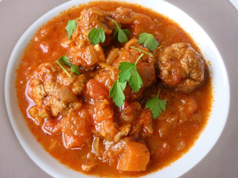 Spanish Meatballs in Tomato Sauce