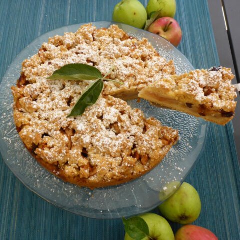 German Apple Cake With Streusel Topping
