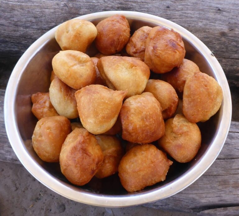 Namibische Fat Cakes (frittierte Teigbällchen, vegan)