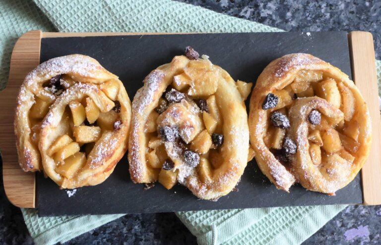 Apple Cinnamon Puff Pastry Rolls