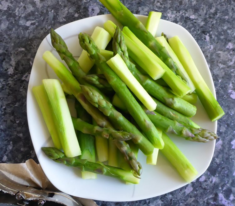 Asparagus And Ham Quiche Ester kocht