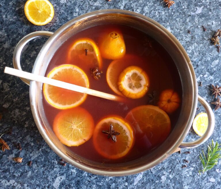 German alcohol – free Christmas punch (Kinderpunsch)