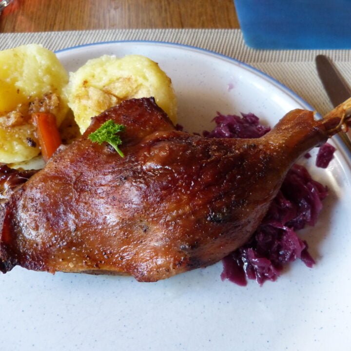 German Roasted Goose Leg And Gravy Recipe