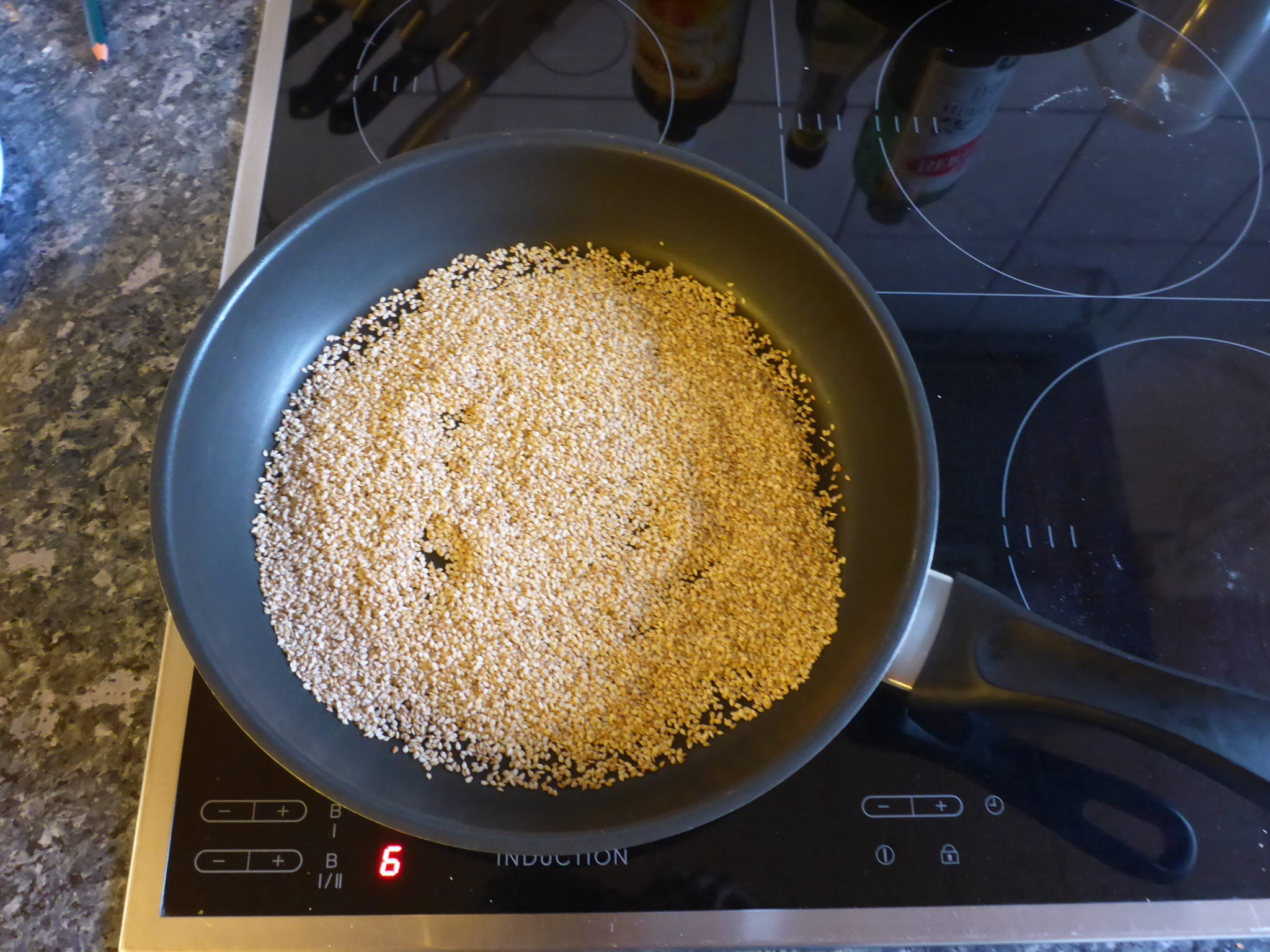 Momos Nepali Ester kocht