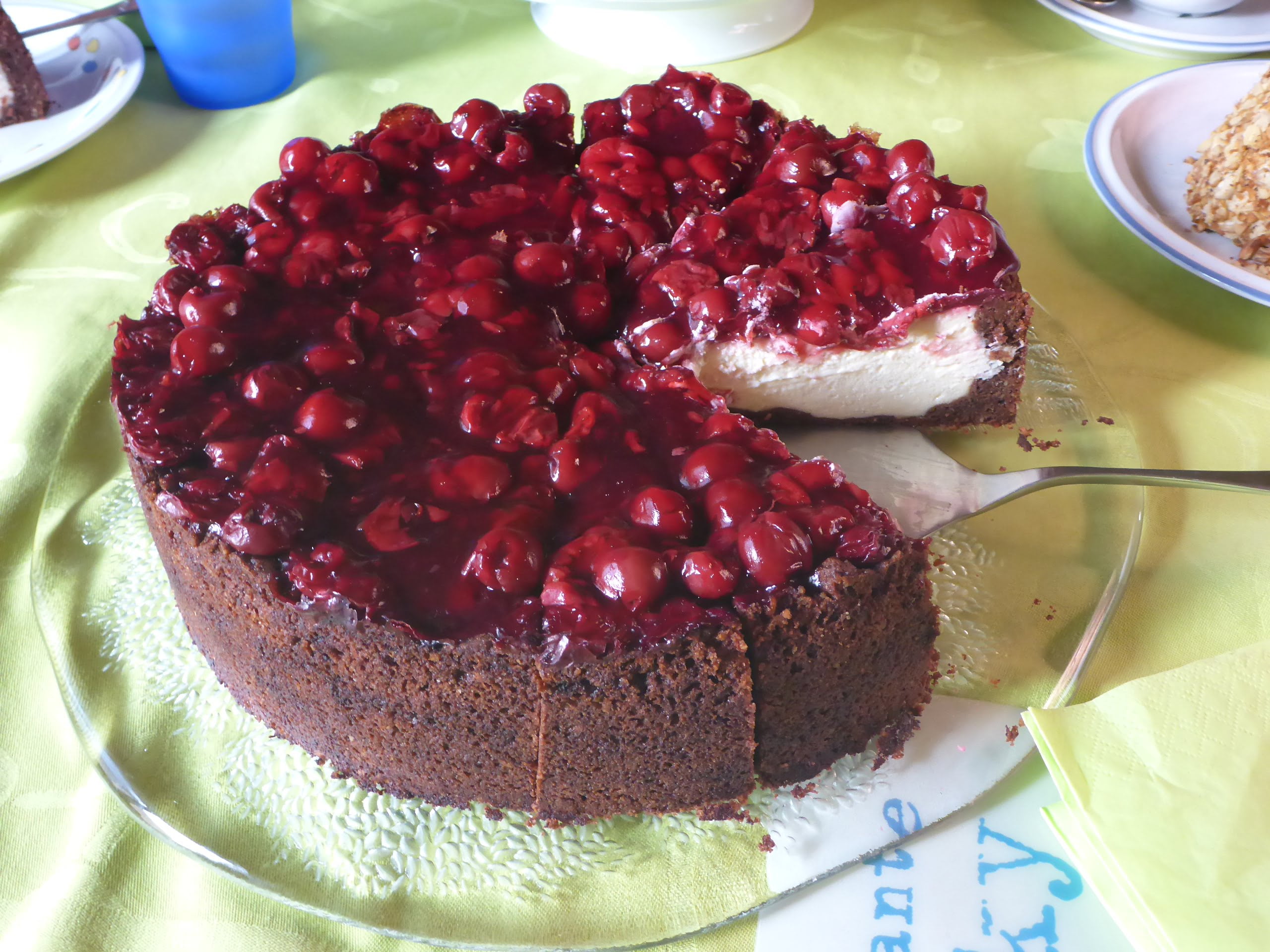 Käsekuchen mit Kirschen und Schmand - Ester kocht