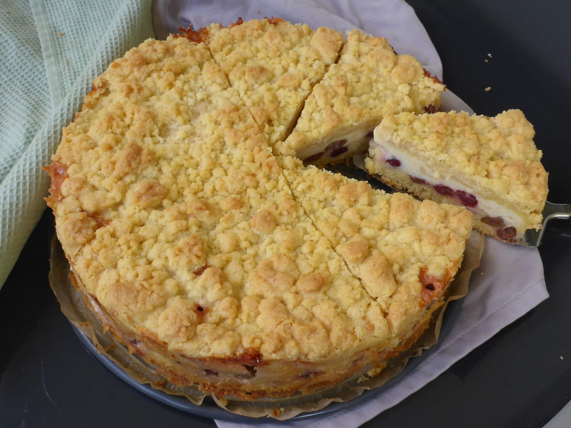 German gooseberry cake with vanilla cream and crumble Ester kocht