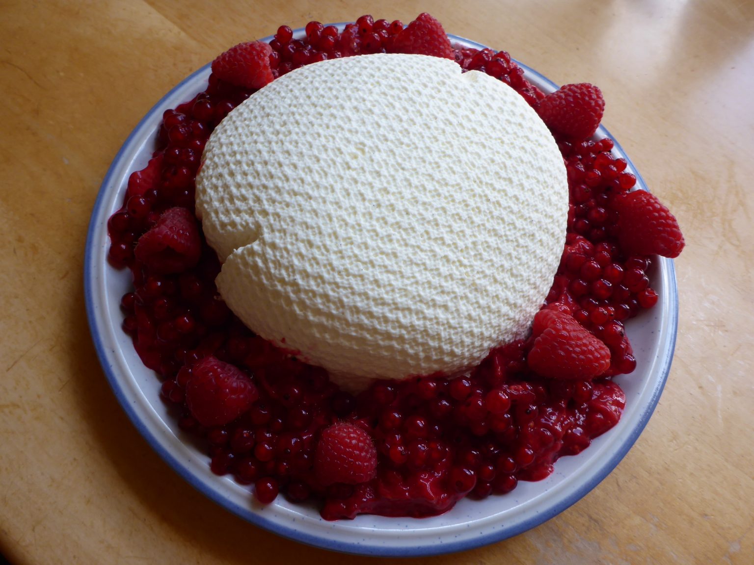 Best Yogurt Cream Dessert With Berries Ester kocht