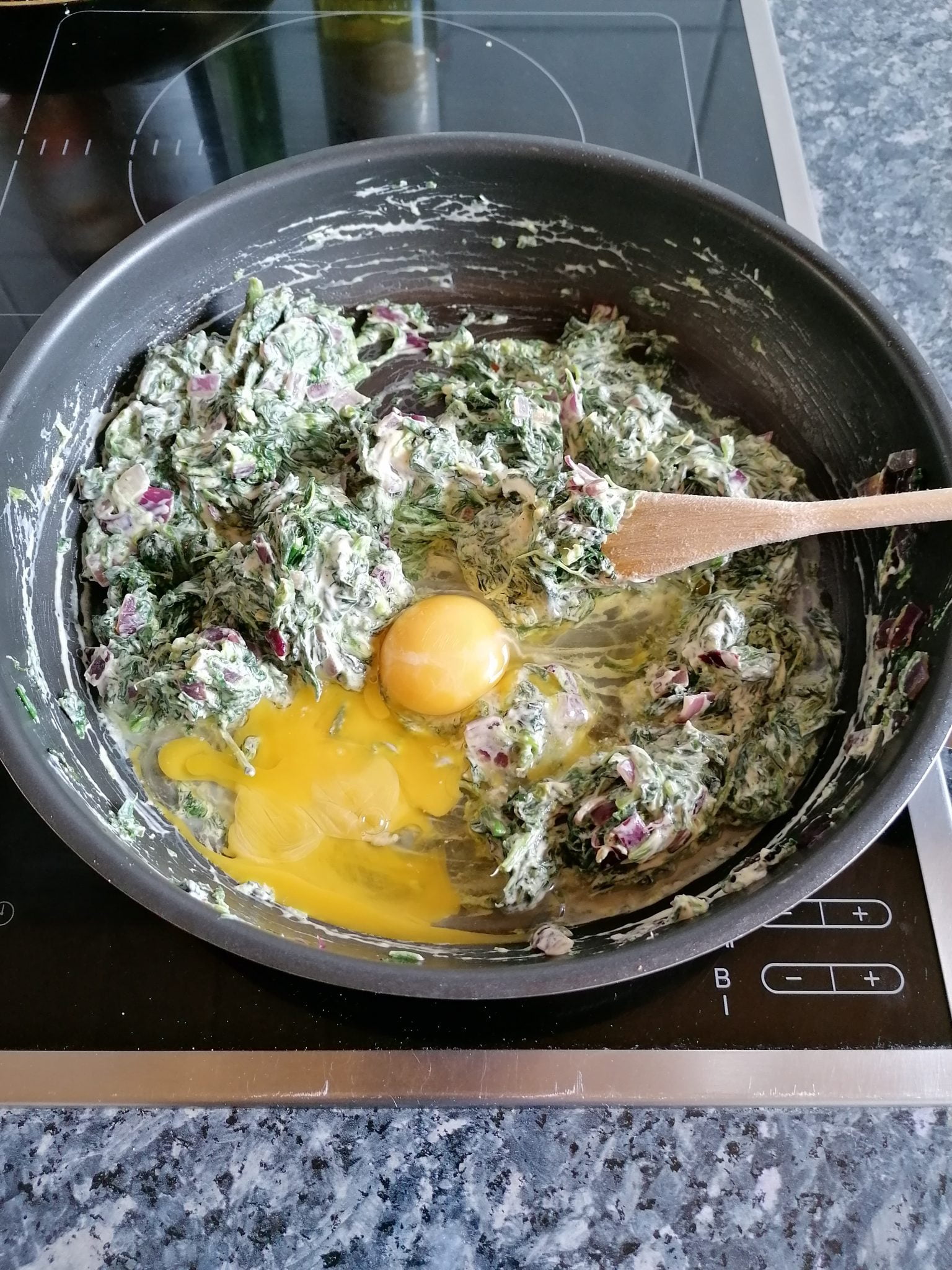 Spinach And Feta Quiche With Puff Pastry Ester kocht