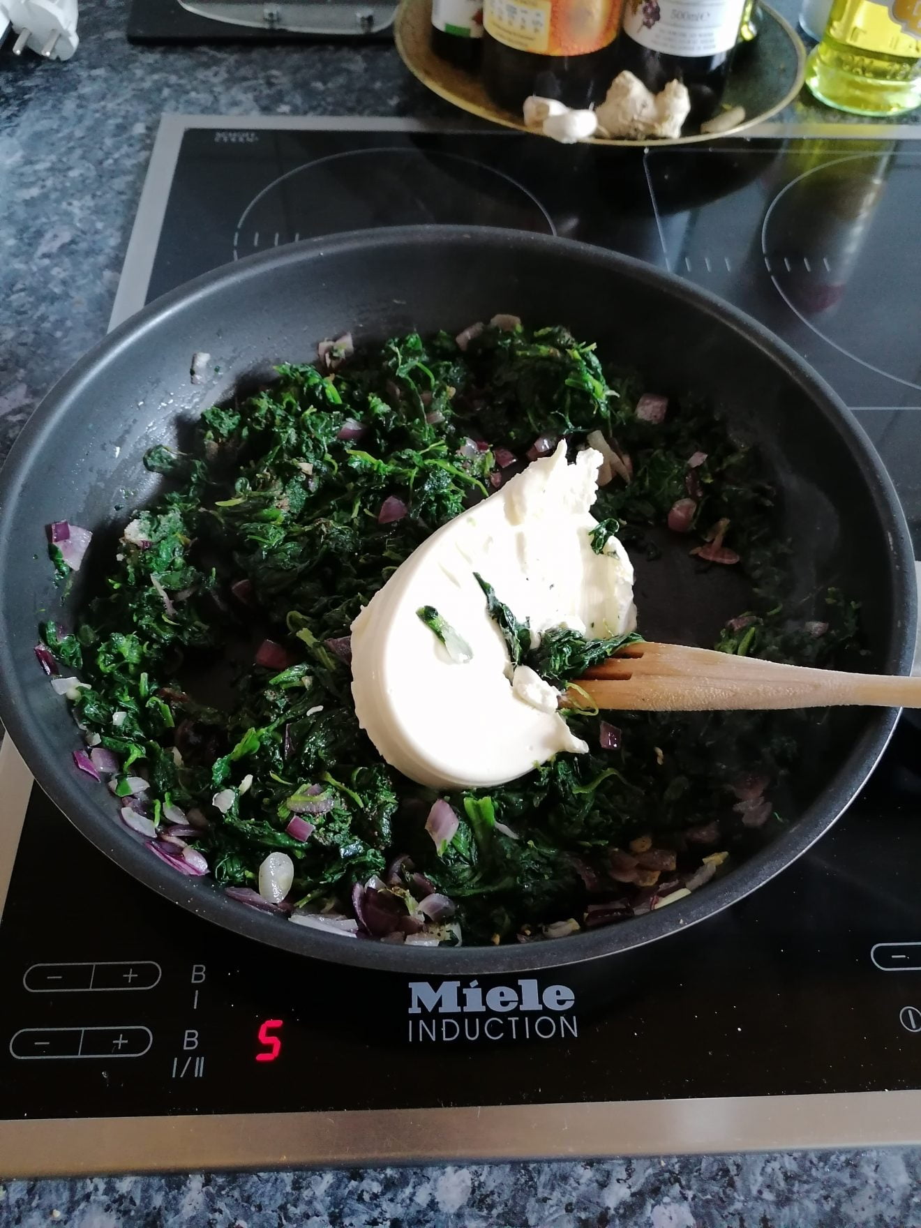 Spinach And Feta Quiche With Puff Pastry Ester kocht