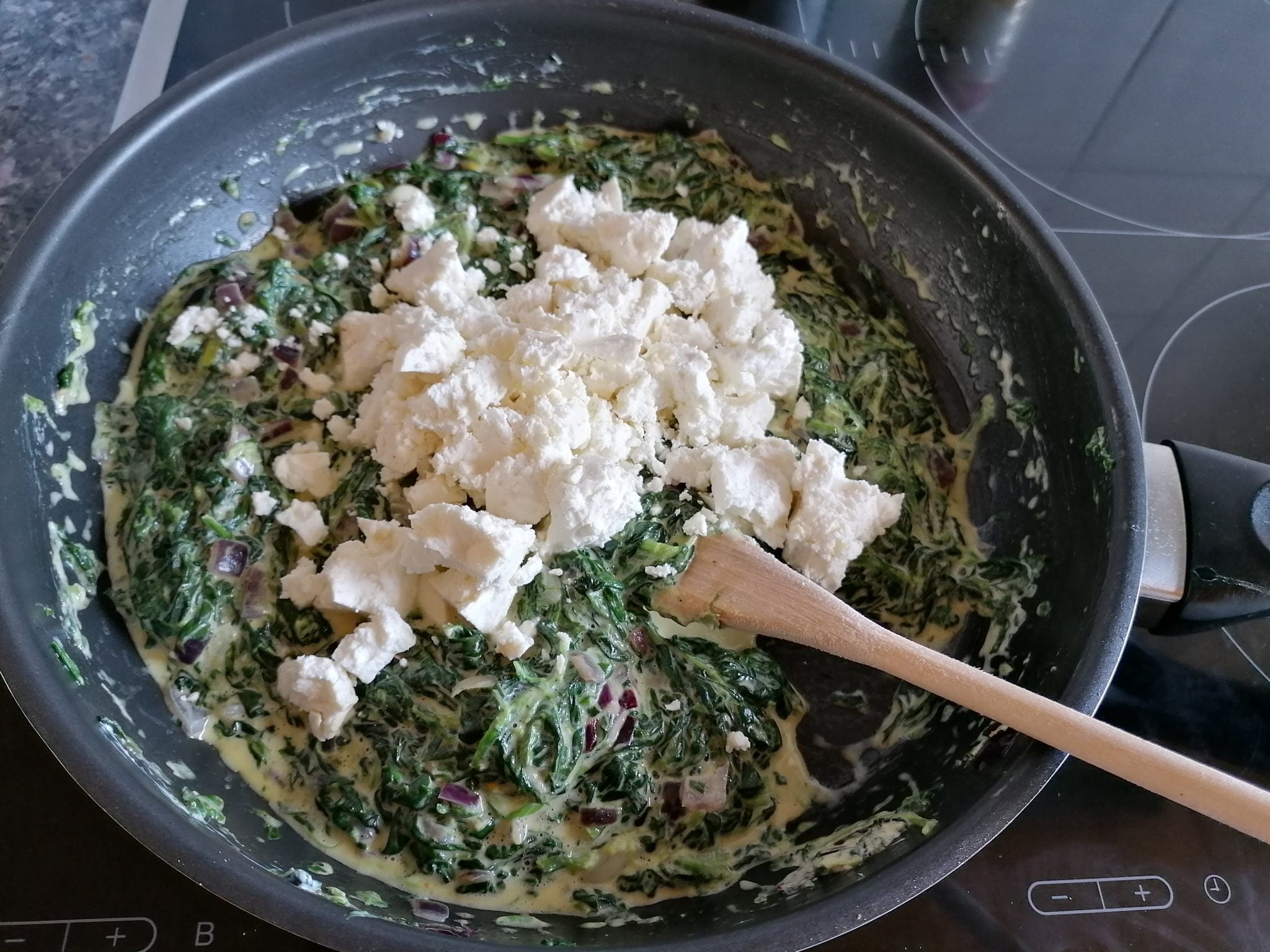 Spinach And Feta Quiche With Puff Pastry Ester kocht