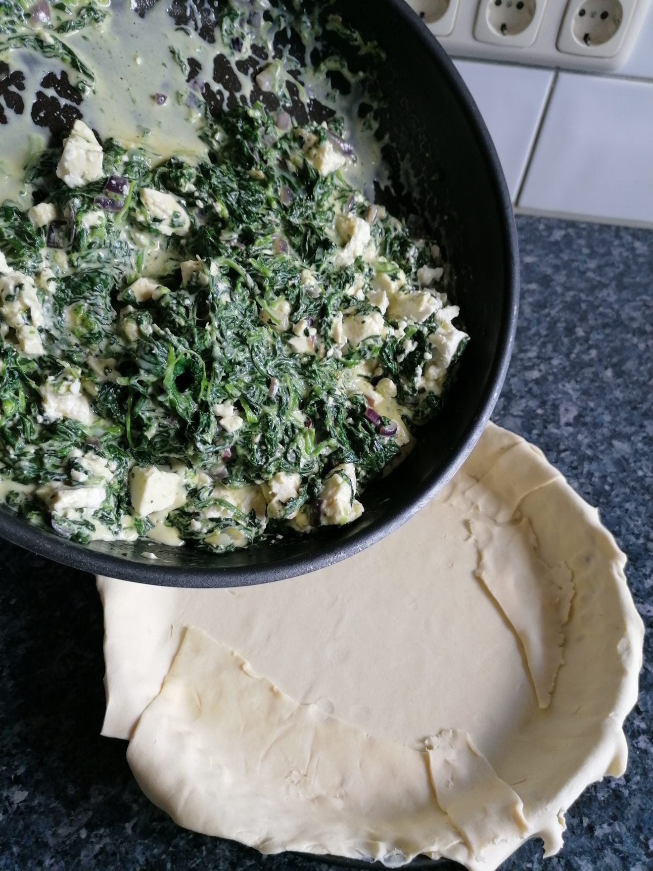 Spinach And Feta Quiche With Puff Pastry Ester kocht