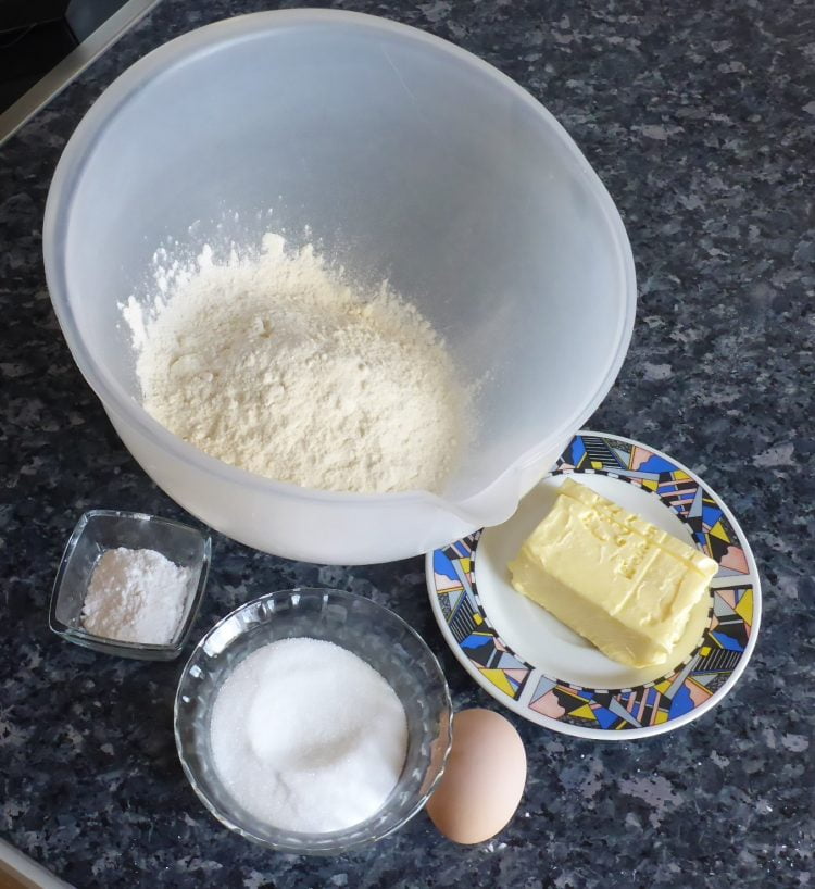 German Applesauce Cake Recipe (Gedeckter Apfelkuchen) Ester kocht