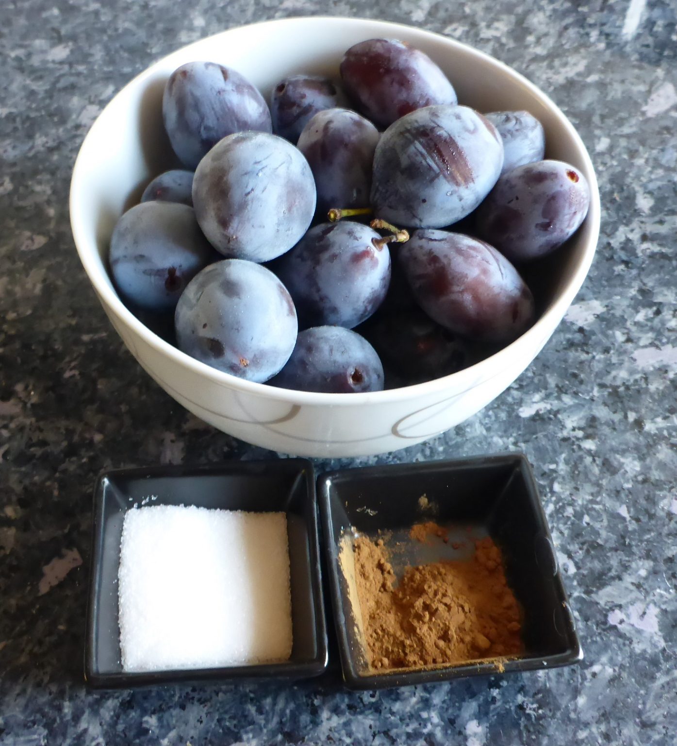 German Plum Cake With Pudding and Streusel Ester kocht