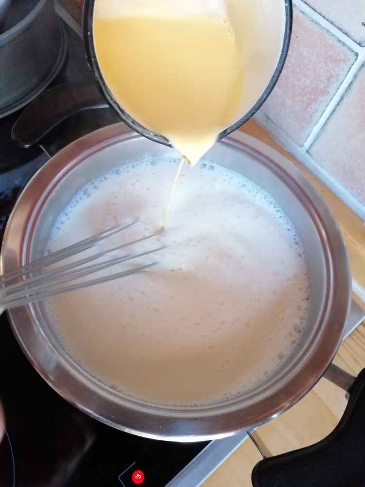 German Buttercream Cake Ester kocht