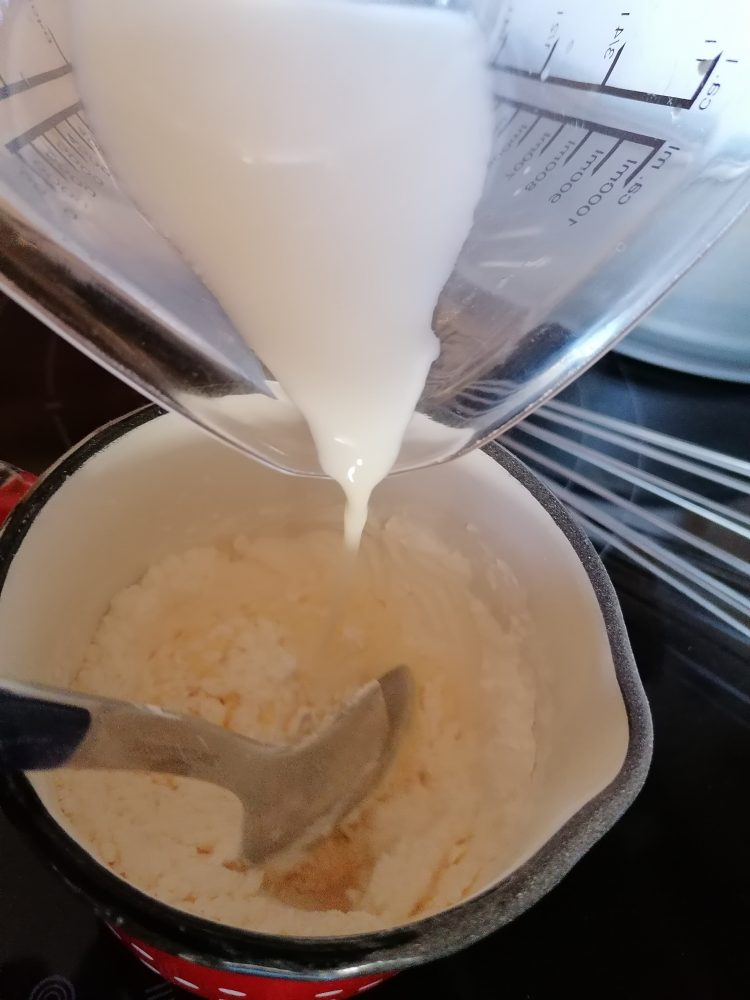 German Buttercream Cake Ester kocht