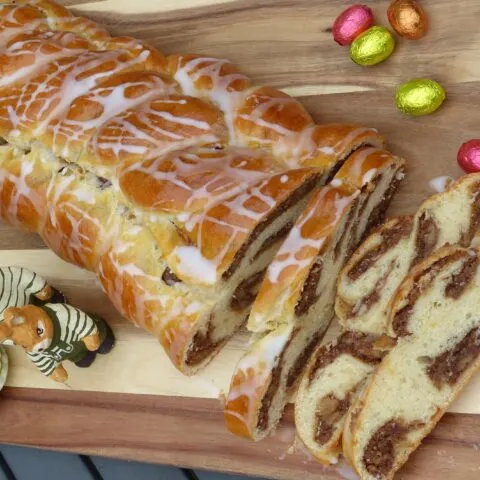 Nusszopf ohne Hefe mit Marzipan Nuss Nougat Füllung