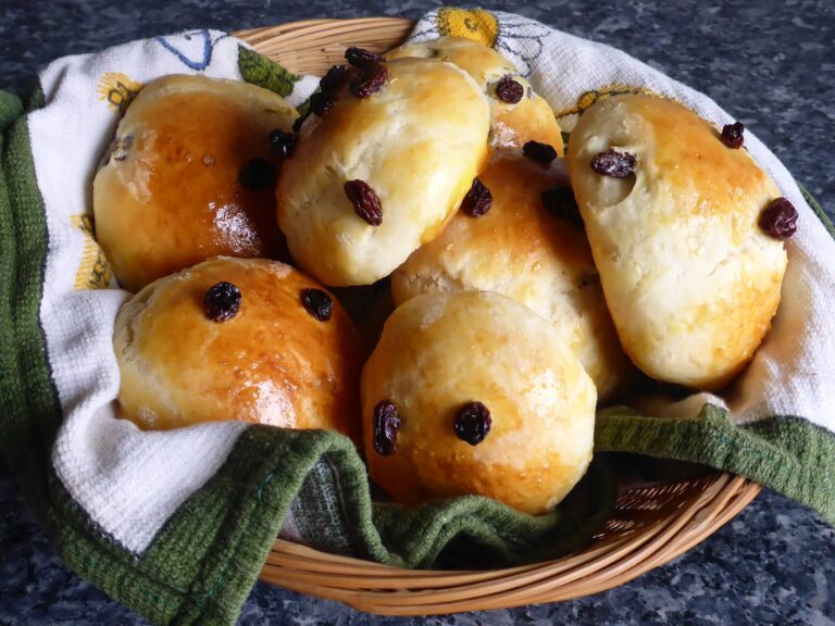 Raisin Buns WITHOUT Yeast