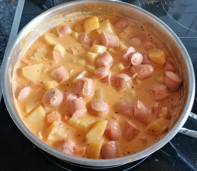 Kartoffel Eintopf mit Würstchen