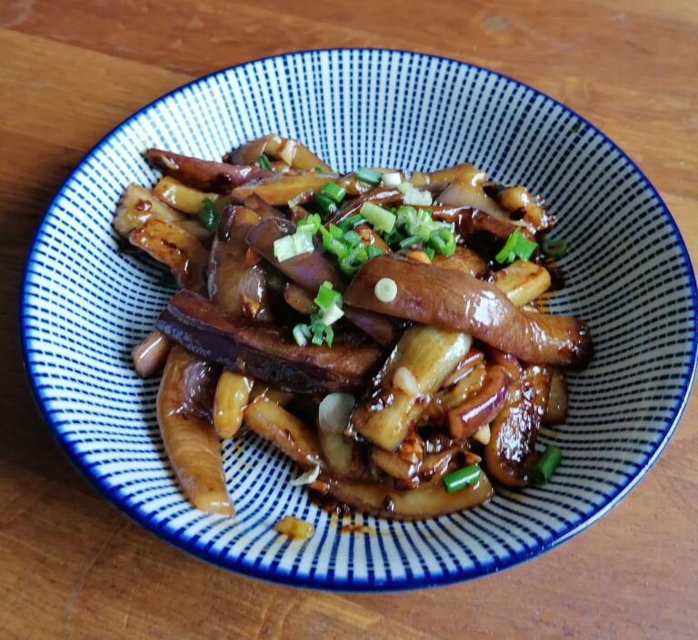 Chinesische Aubergine in Knoblauch Chili Bohnensauce