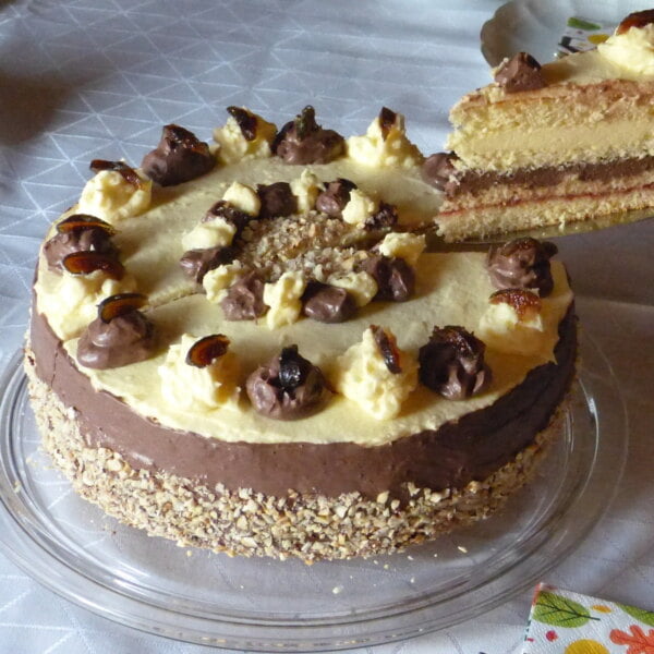 Omas Buttercreme Torte mit Pudding und Marmelade - Ester kocht