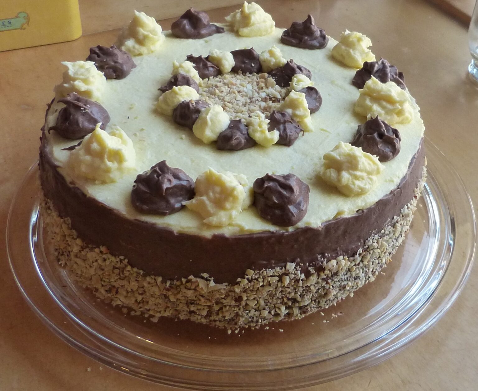 Omas Buttercreme Torte mit Pudding und Marmelade - Ester kocht