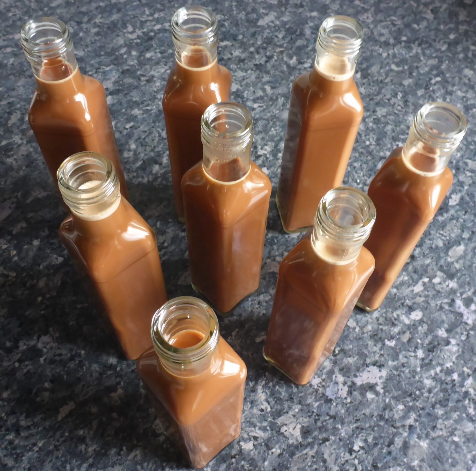 Dark Chocolate Liqueur Recipe - Ester kocht