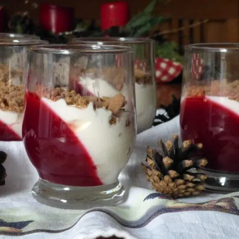 Himbeer Creme Dessert mit Spekulatius