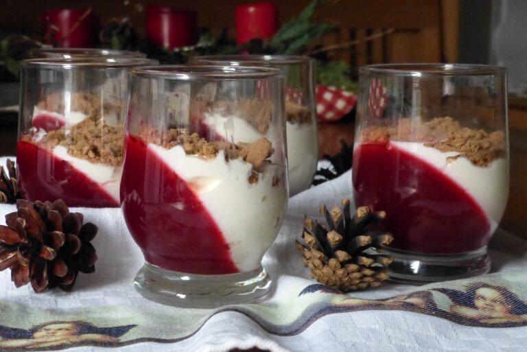 Himbeer Creme Dessert mit Spekulatius