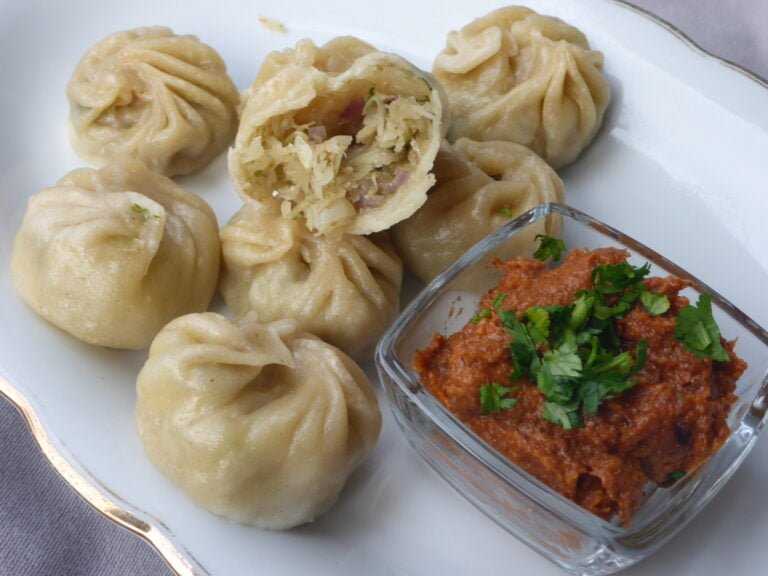 Momos Rezept Vegan mit Sesamsoße