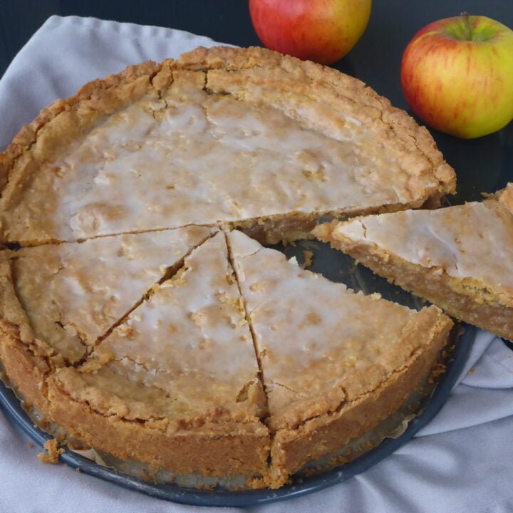Gedeckter Apfelkuchen wie vom Bäcker