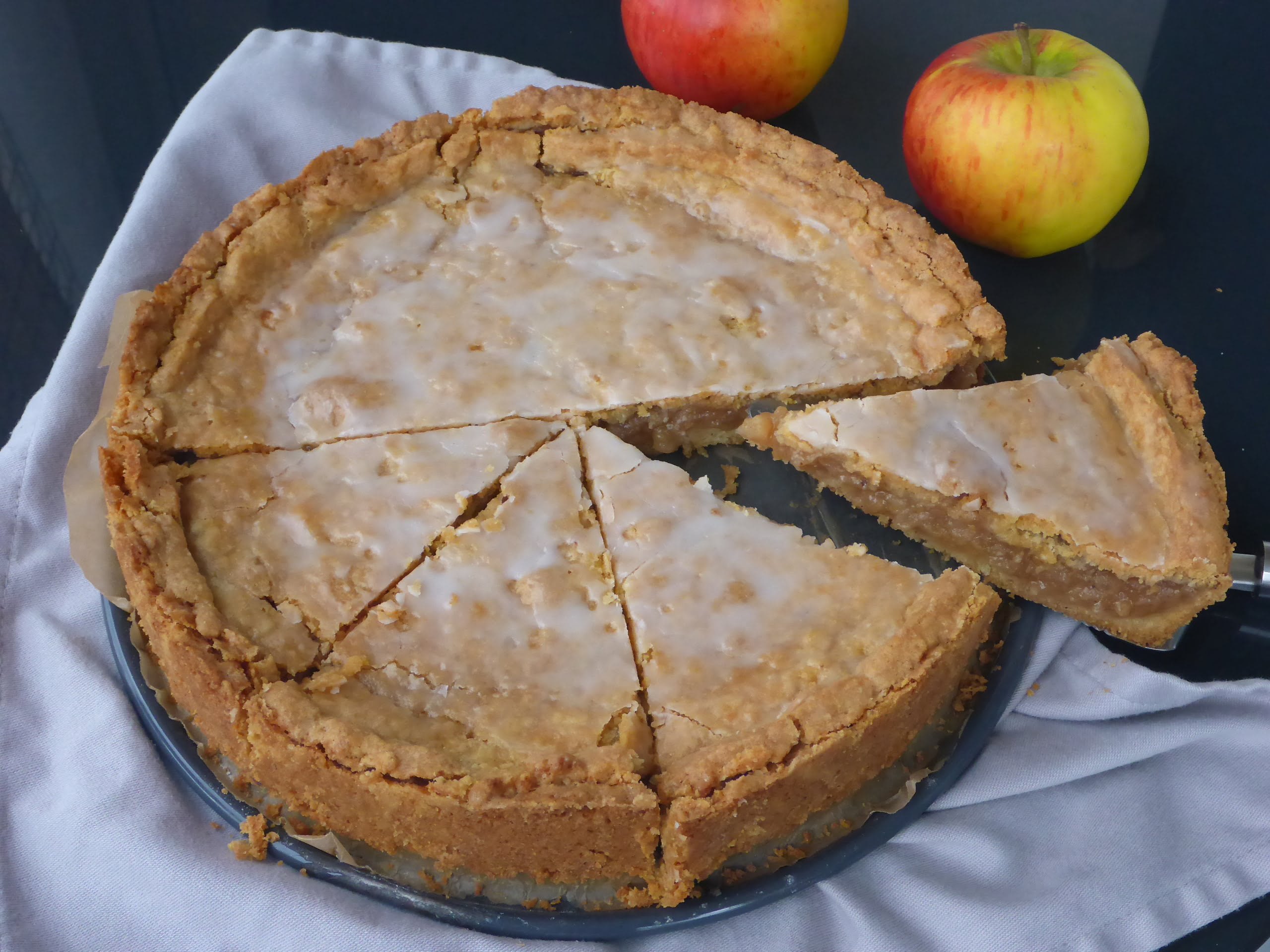 German Applesauce Cake Recipe (Gedeckter Apfelkuchen) Ester kocht