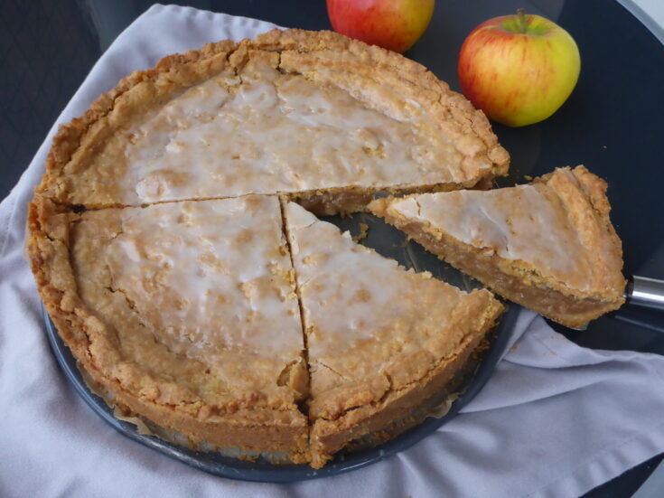 German Applesauce Cake Recipe (Gedeckter Apfelkuchen) Ester kocht