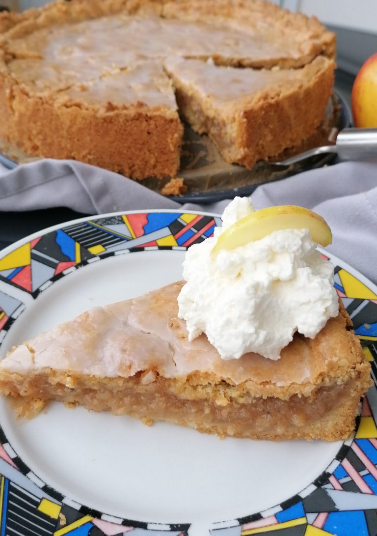German Applesauce Cake Recipe (Gedeckter Apfelkuchen) Ester kocht