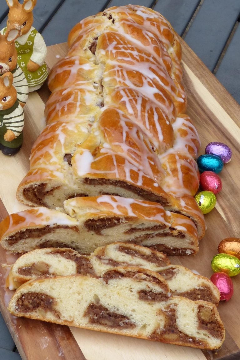 Nusszopf ohne Hefe mit Marzipan Nuss Nougat Füllung - Ester kocht