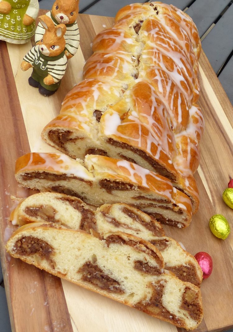 Nusszopf ohne Hefe mit Marzipan Nuss Nougat Füllung - Ester kocht
