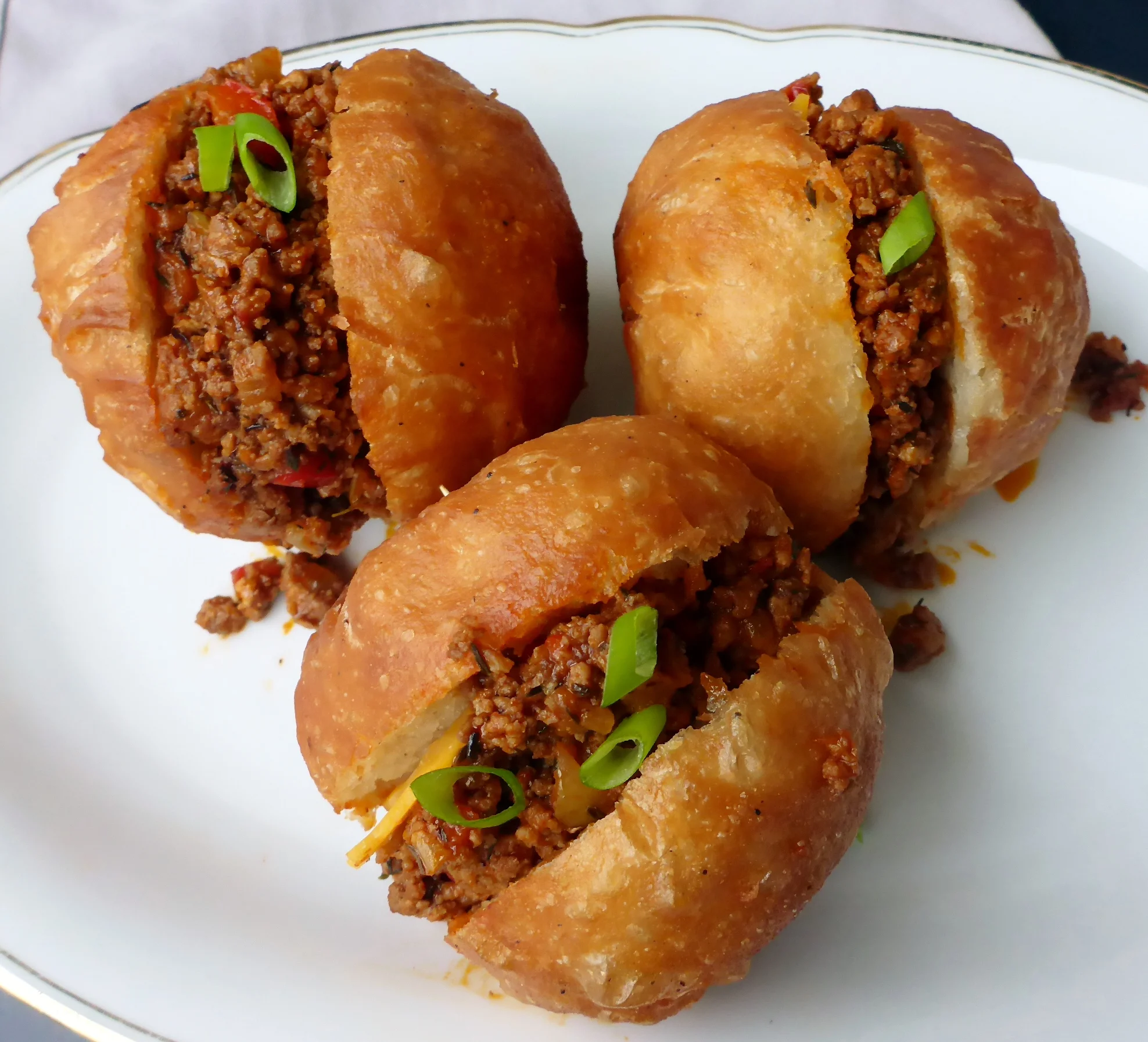 Fat cake and mince - Afrikanische Teigbällche mit Hackfleischsauce.