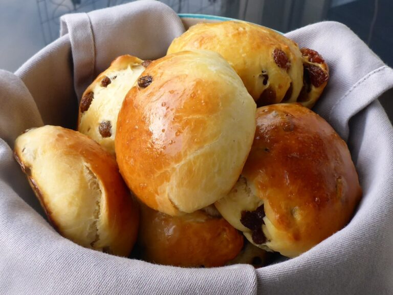 Rosinenbrötchen Rezept wie vom Bäcker