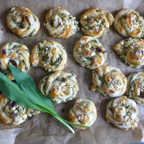 Bärlauchschnecken mit Blätterteig