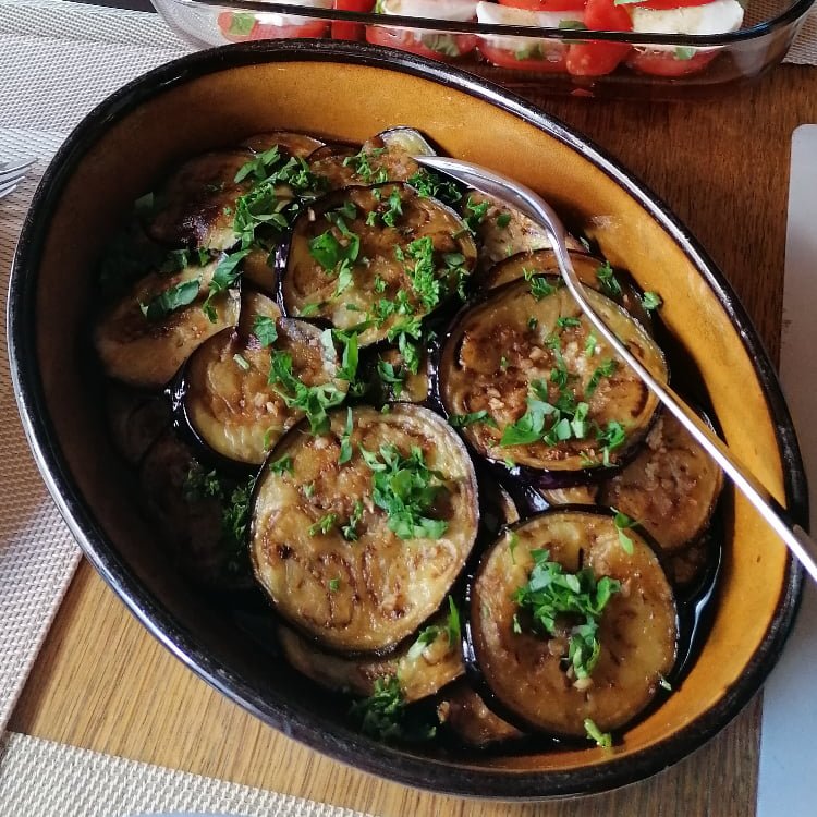 Eingelegte Auberginen mit Knoblauch - Ester kocht