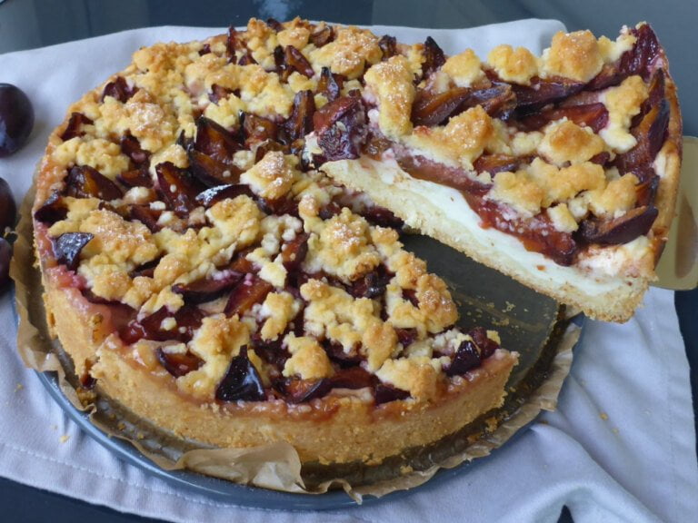 German Plum Cake With Pudding and Streusel