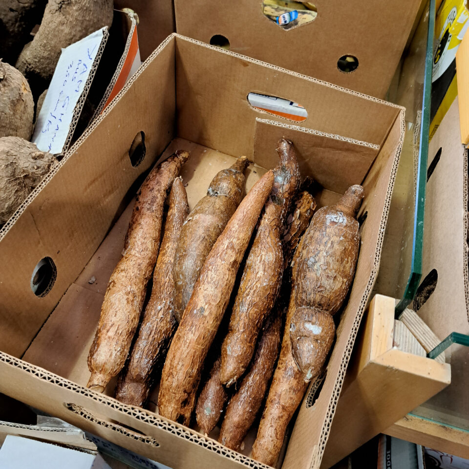 Afrikanisches Fufu Rezept aus Maniok Ester kocht