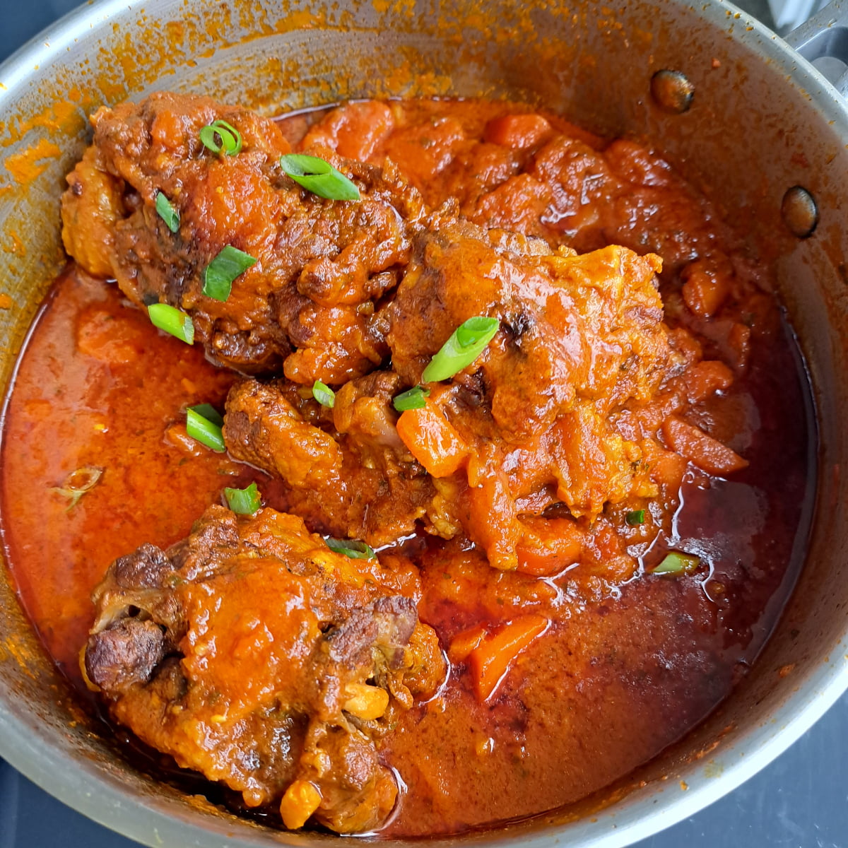 Einfaches Ochsenschwanz Rezept auf afrikanische Art - Ester kocht
