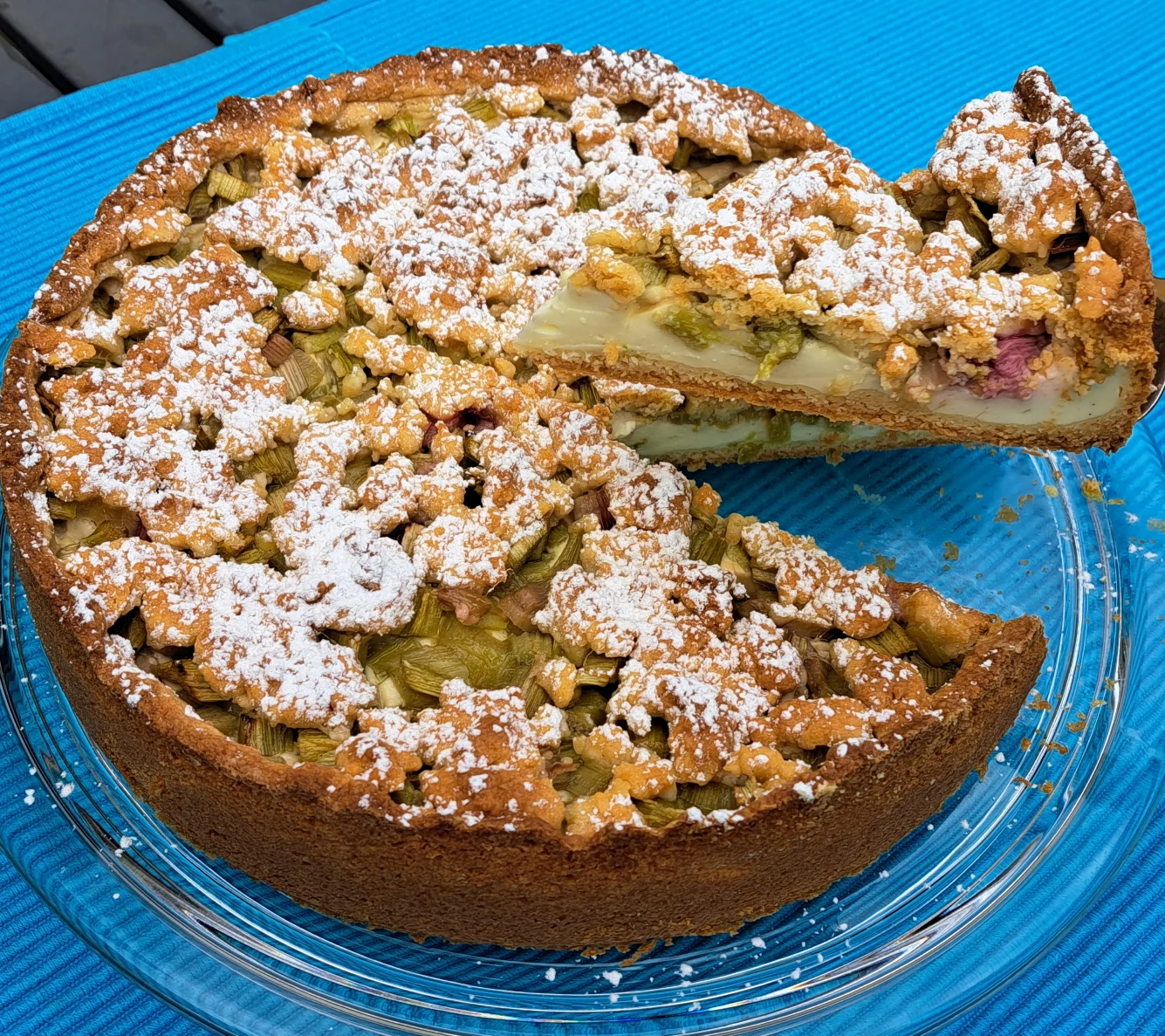 Rhubarb cake with streusel and pudding dusted with powdered sugar.