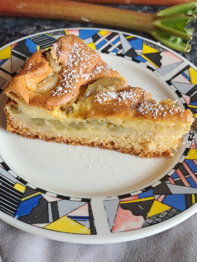 Saftiger Rhabarberkuchen mit Pudding
