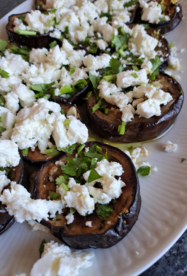 Orientalischer Auberginensalat mit Feta