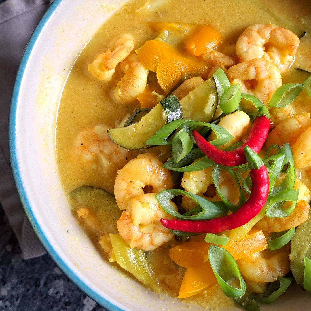 Cremiges Garnelen-Curry mit Kokosmilch und Gemüse – schnell &amp; einfach ...