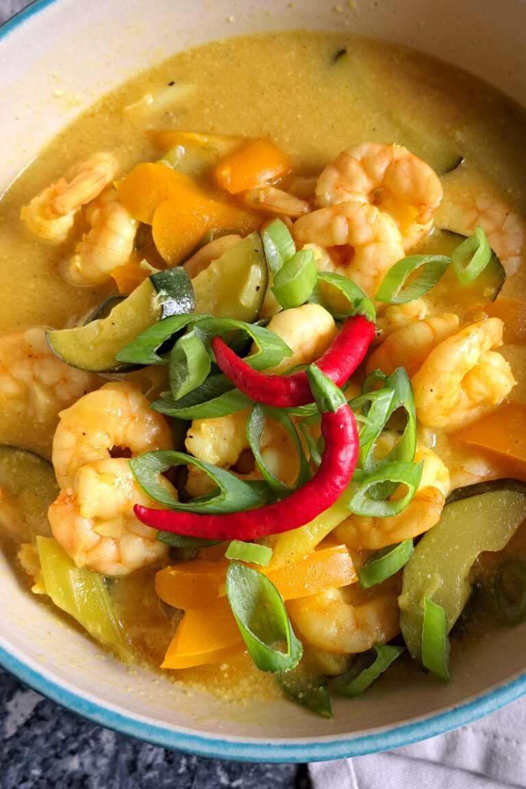 Cremiges Garnelen-Curry mit Kokosmilch und Gemüse – schnell &amp; einfach ...
