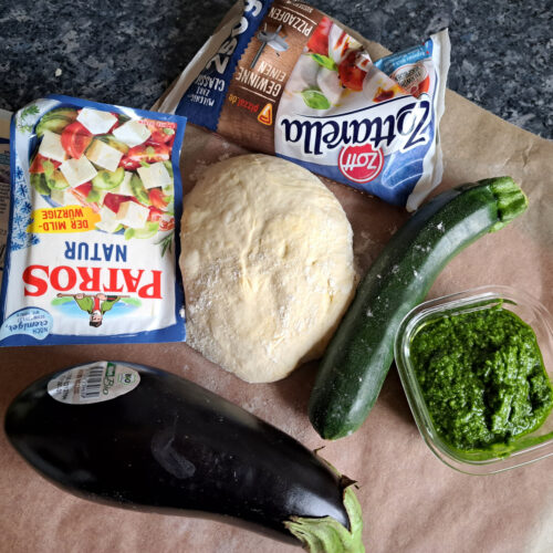 Bärlauchpizza Rezept – vegetarische Pizza mit Pesto statt Tomatensoße ... Bärlauchpizza Rezept – vegetarische Pizza mit Pesto statt Tomatensoße ...